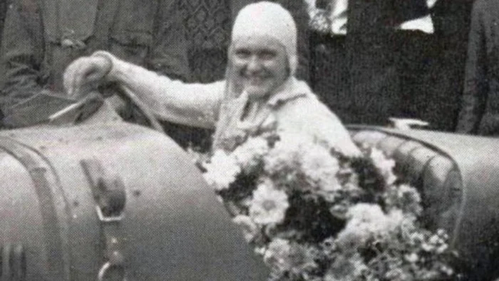 Se sac&oacute; el carnet de conducir en secreto y acab&oacute; marcando &eacute;poca en las carreras con Bugatti: la historia de Elisabeth Junek