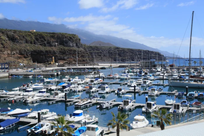 El pueblo apenas conocido de La Palma que cuenta con una playa kilométrica de arena negra