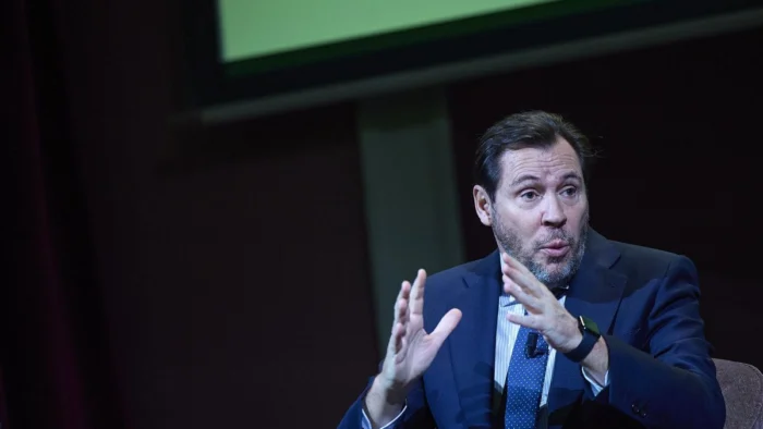 Óscar Puente admite que Adif erró al no avisar inmediatamente del material retirado en Adamuz pero dice que no se han sustraído pruebas