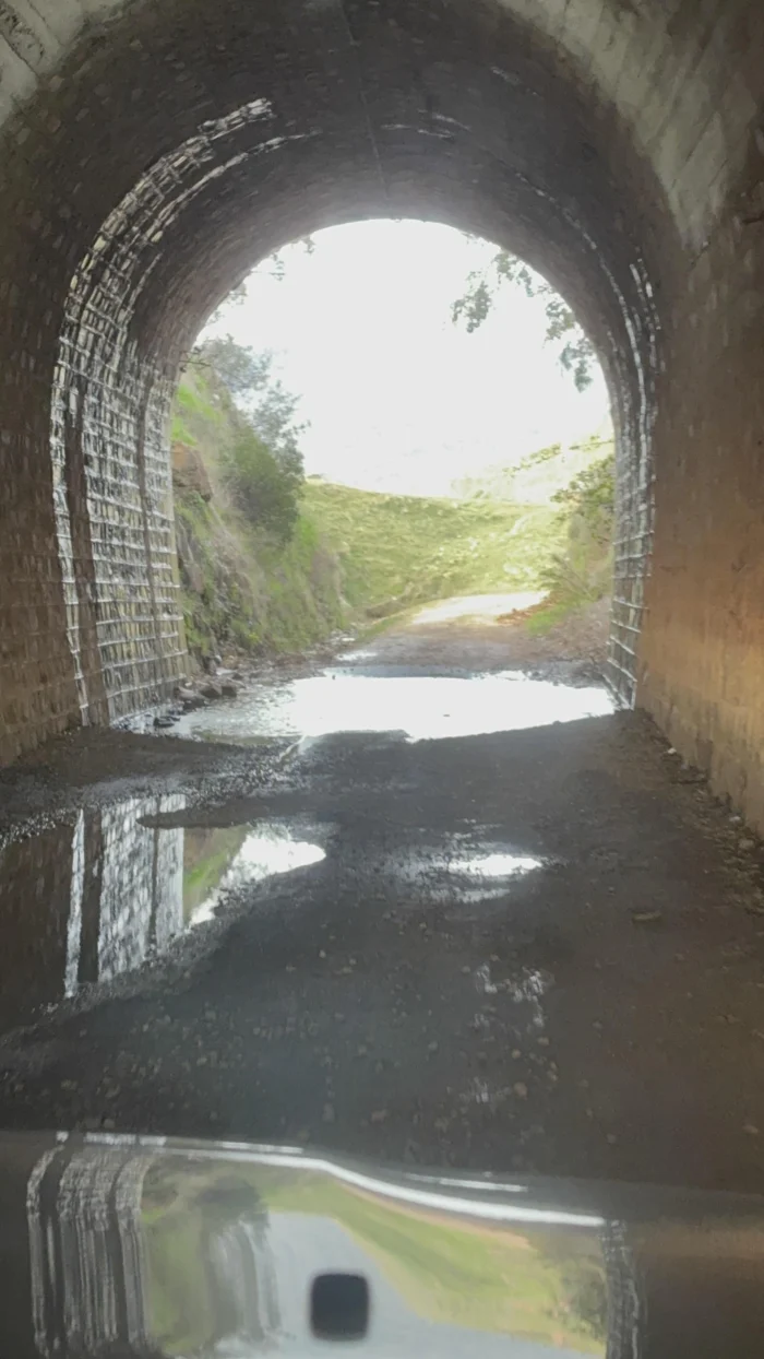 La aldea casi incomunicada y pegada a un latifundio de la nobleza británica en Ciudad Real: “Nos tratan como un estorbo”