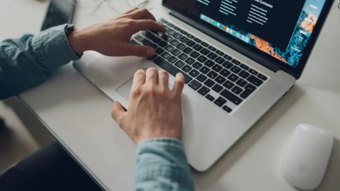 El síndrome del túnel carpiano y el teletrabajo: causas, síntomas y prevención