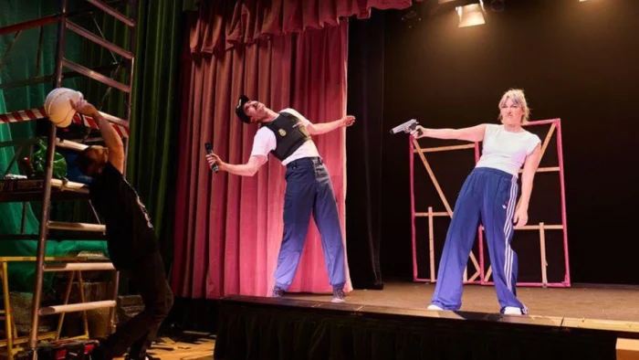 El teatro de serie B de Cris Blanco se enfrenta a la mentira contemporánea