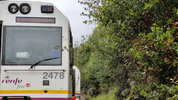 ROBO DE CABLE INTERRUMPE LA CIRCULACIÓN FERROVIARIA ENTRE SANTANDER Y BILBAO