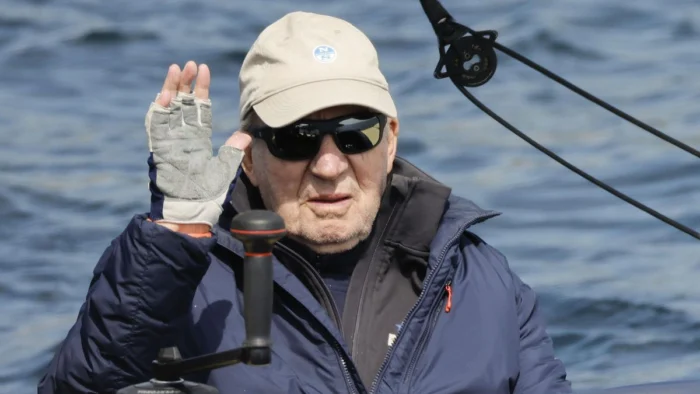 El Rey Emérito, Sánchez y el Futuro de España: Un Debate a Tres Voces