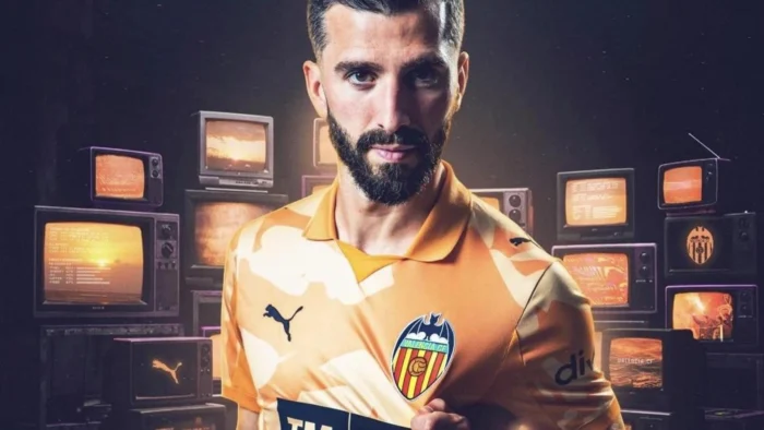 Éxito rotundo de la camiseta retro del Valencia CF: Agotada en preventa para socios