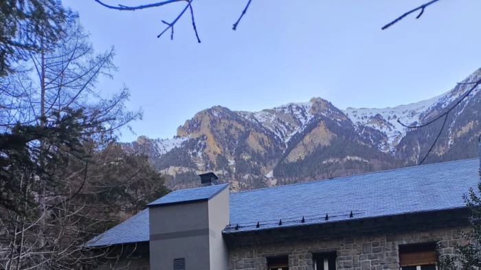 Canfranc moderniza su Ayuntamiento con mejoras en accesibilidad y eficiencia energética