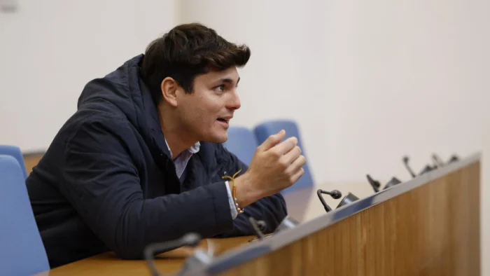 Izquierda y soberanistas del Senado se unen contra Vito Quiles tras denuncia de agresión a periodista