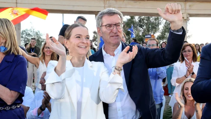 Viajes de hasta 26.000 euros y séquitos de 30 personas: los gastos de la presidenta balear del PP encienden a la oposición