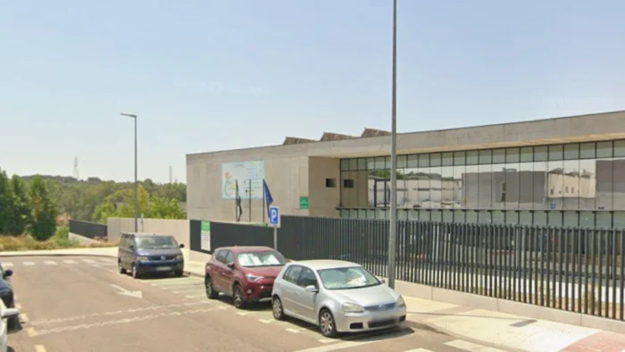 Investigación Abierta tras Hallazgo de Dos Niños Pequeños Lejos de un Colegio en Badajoz