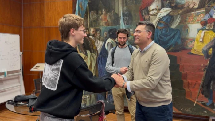 Joven apátrida de Alfafar cumple su sueño de estudiar en Canadá gracias a la intervención del alcalde