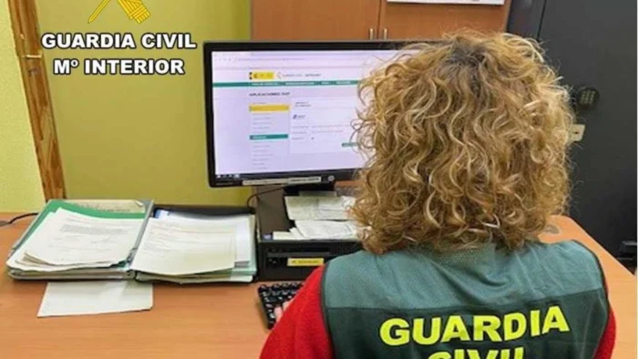 Estafa a un vecino de La Bañeza mediante SMS fraudulento de la DGT