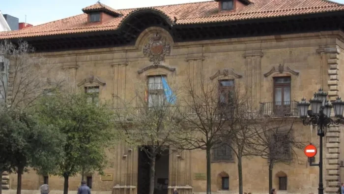 El Gobierno de Asturias indemnizar&aacute; a una trabajadora que encaden&oacute; 15 a&ntilde;os de contratos temporales