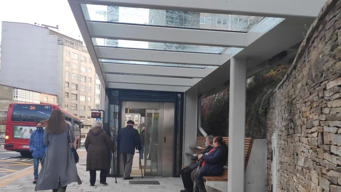 A Coruña: Cáritas combate la soledad de los mayores con el programa Acompáñote