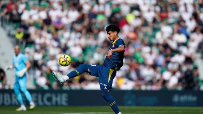 A Omar El Hilali, de L'Hospitalet, no le sorprende nada en un campo de fútbol