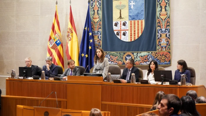 MARÍA NAVARRO ASUME LA PRESIDENCIA DE LAS CORTES DE ARAGÓN