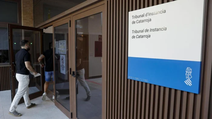 La jueza de la dana supera los 500 interrogatorios y esquiva los torpedos de la conspiranoia y de los imputados del PP