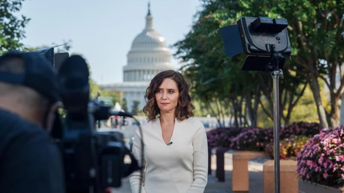 AYUSO Y LA OBSESIÓN POR LOS ZAPATOS DE TRUMP: UN VIAJE A EE.UU. LLENO DE PLEITESÍA