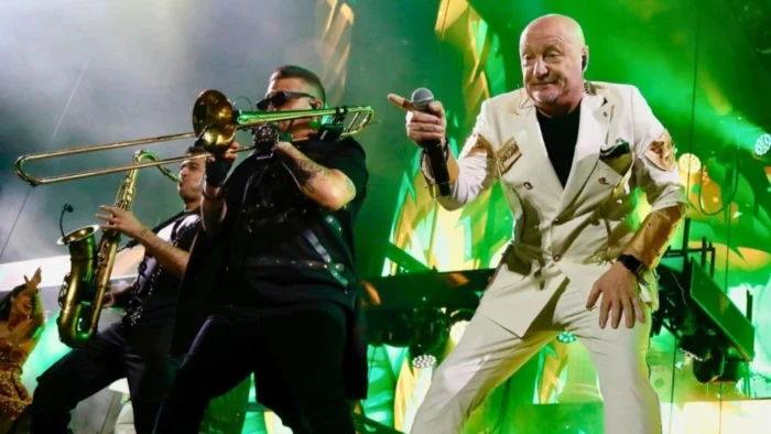 Una exposición revive el siglo de oro de las orquestas de verbena en Galicia