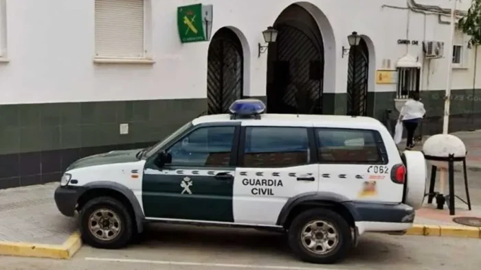 DESARTICULADO PUNTO DE VENTA DE DROGAS EN CHICLANA: TRES DETENIDOS Y MENORES EXPUESTOS