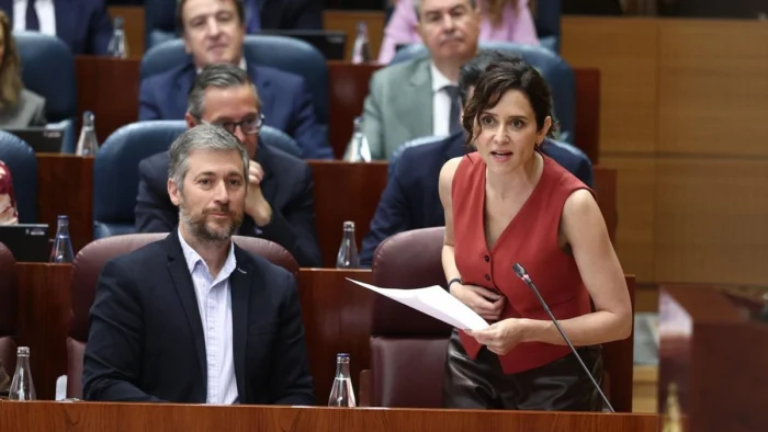 Ayuso bajo escrutinio por la gestión de su jefe de despacho en la compra de un piso