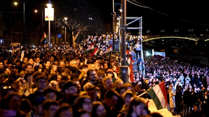 Húngaros dan lecciones de democracia y justicia