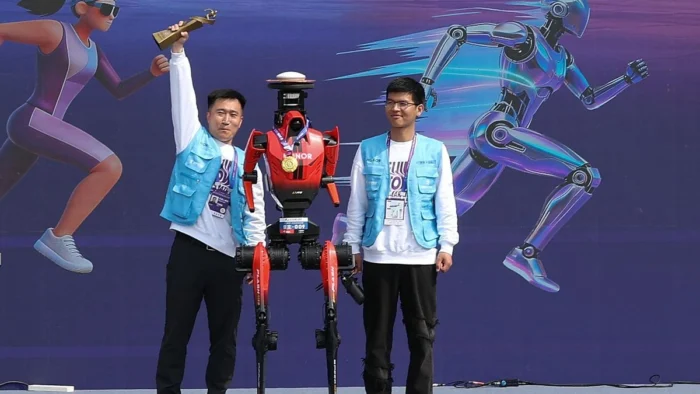 ¿Quién manda ahora en la media maratón? Robots humanoides ganan en Pekín y superan la marca histórica de Jacob Kiplimo