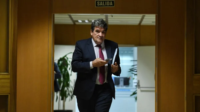 Escrivá ofrece acceso restringido al Congreso a los beneficios bancarios por depósitos en el Banco de España tras fallo del Supremo