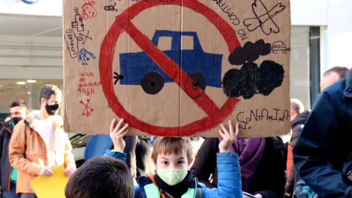 La Contaminación del Aire Aún Amenaza a los Niños en las Escuelas
