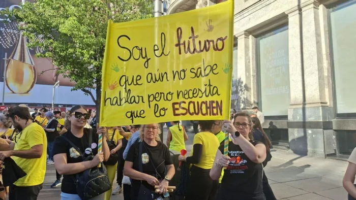 Las profesoras de escuelas infantiles contin&uacute;an con su huelga indefinida en Madrid: "Somos invisibles a efectos de la Administraci&oacute;n"