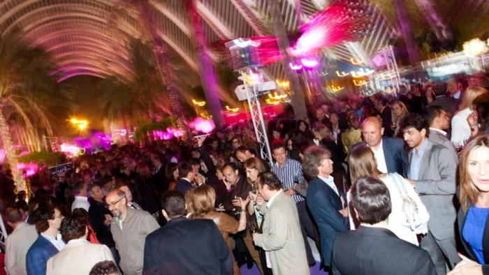 La Generalitat trata de proteger el negocio anual de tres millones de la discoteca l'Umbracle de València