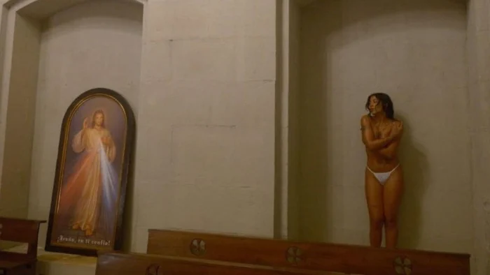 Abogados Cristianos denuncia a la rapera Tokischa por profanaci&oacute;n al posar en topless en una iglesia de Donostia