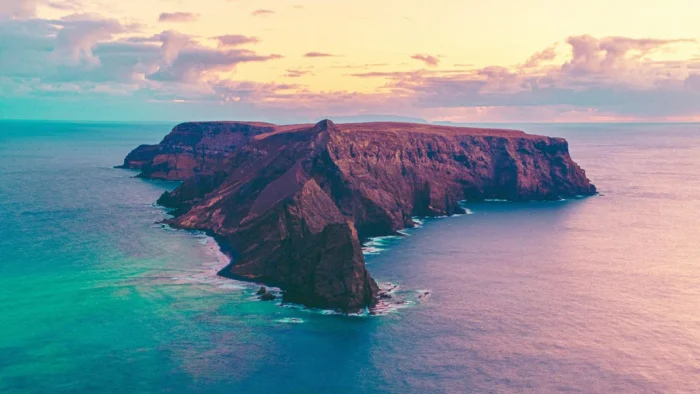 La isla de Portugal con una playa de 9 kil&oacute;metros y rodeada de paisajes volc&aacute;nicos