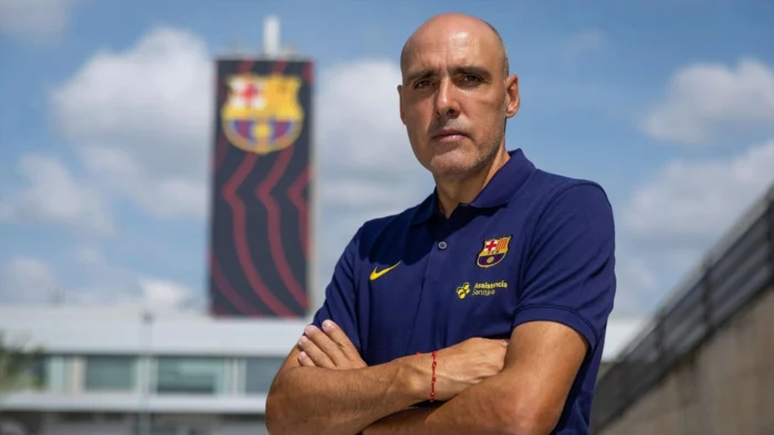 El presidente del Osasuna Magna le pega una bofetada al entrenador del Barcelona