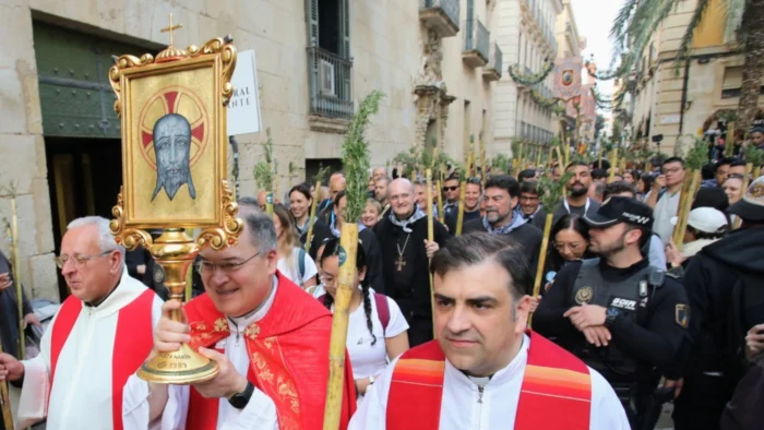La romería de la Santa Faz reúne a 330.000 personas y se consagra como Bien de Interés Cultural