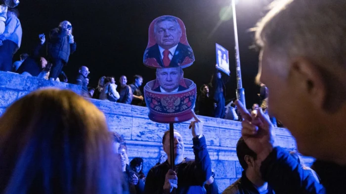 La derrota hist&oacute;rica de Orb&aacute;n desata una gran fiesta en Budapest: "Es m&aacute;s importante que la transici&oacute;n a la democracia en 1989"