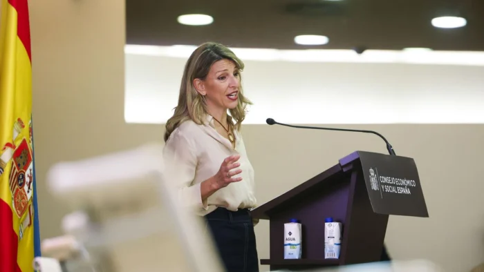 Yolanda Díaz califica a Junts de “racista y clasista”; Puigdemont responde con dureza