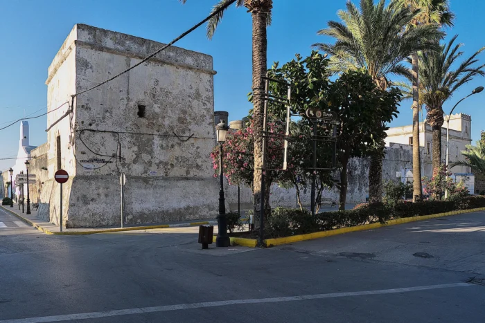 El pueblo gaditano con ocho kil&oacute;metros de playas frente al Atl&aacute;ntico y un castillo declarado Bien de Inter&eacute;s Cultural