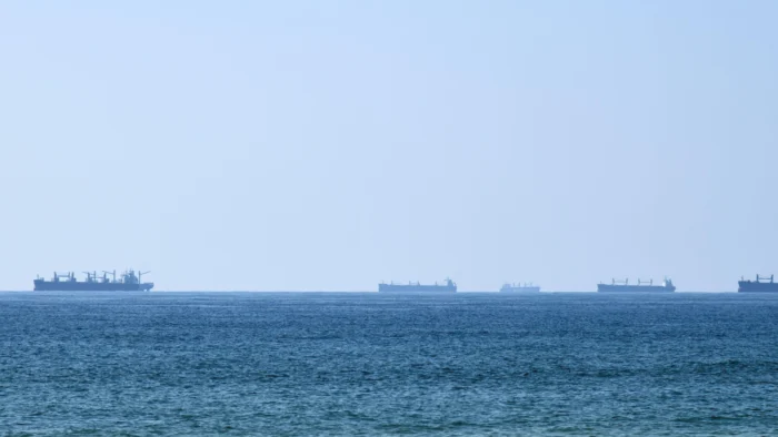 Irán reimpone las restricciones sobre el estrecho de Ormuz por el bloqueo de Estados Unidos sobre sus puertos