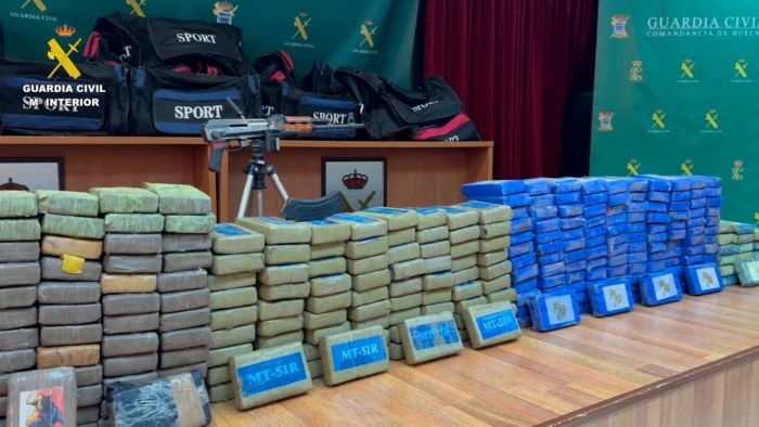 Golpe al narcotráfico: Guardia Civil intercepta alijo de cocaína en alta mar