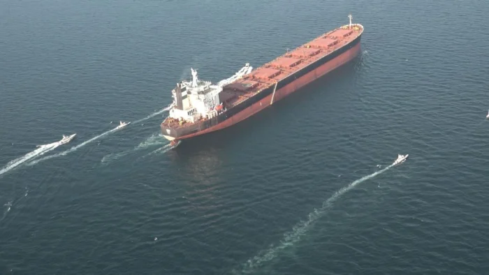 Irán recupera las restricciones en el estrecho de Ormuz por el bloqueo de EEUU apenas unas horas después de reabrirlo