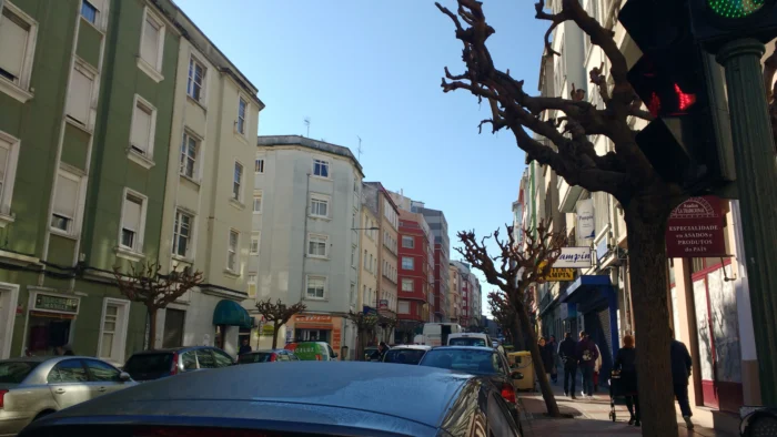 Investigan un homicidio en un piso de Os Mallos (A Coruña): el cuerpo fue hallado días después del crimen