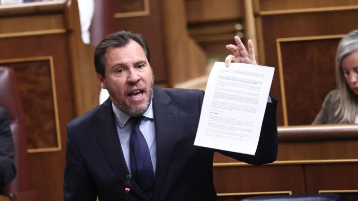 El Veneno que Está Matando el Periodismo: Óscar Puente y la Lucha Contra los Bulos