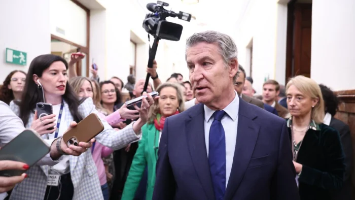 Feijóo critica la regularización de inmigrantes con antecedentes policiales en España