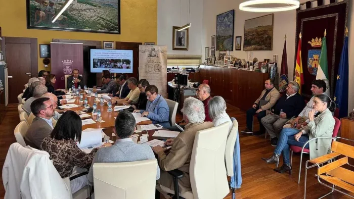 Chiclana define prioridades de inversión y las presenta a los partidos andaluces