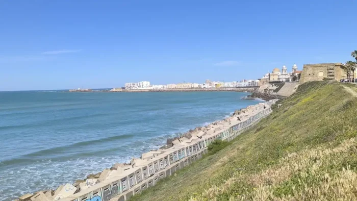 Ola de calor primaveral azota la provincia de Cádiz