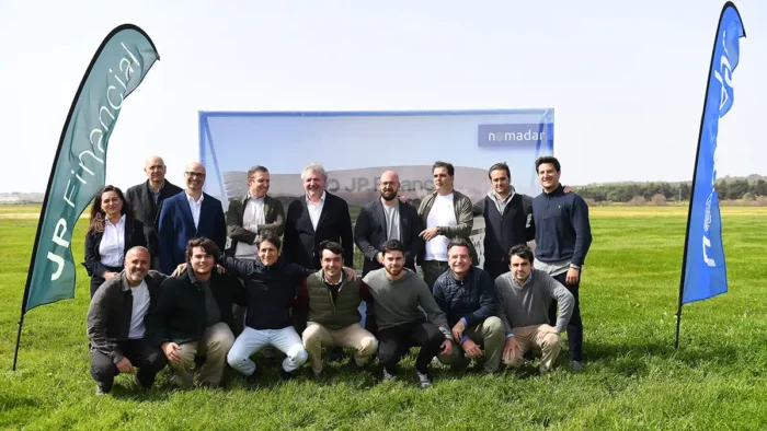 El Pleno de El Puerto da luz verde al proyecto del Cádiz CF en suelo protegido entre acusaciones de “pelotazo”