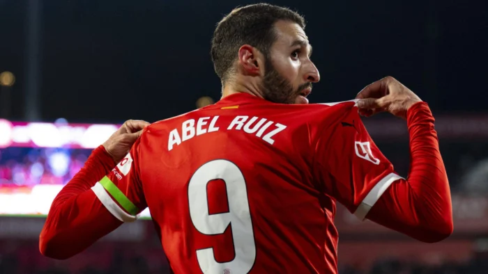 El Delantero Abel Ruiz Afronta un Periodo Difícil en el Girona