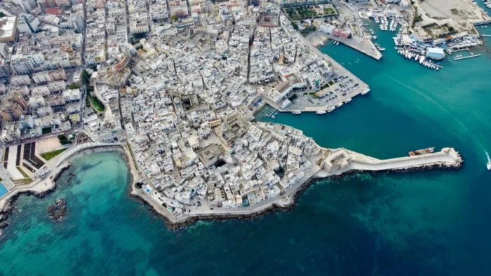 Playas, diversidad cultural e historia en la región italiana con aguas templadas todo el año