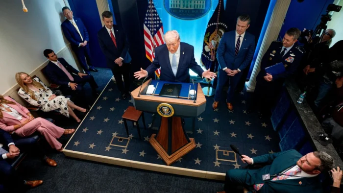 La guerra santa de Pete Hegseth: la teolog&iacute;a cristiana militante que ha alentado el ataque de EEUU contra Ir&aacute;n