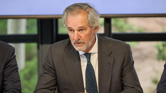 JUICIO A JOSÉ MANUEL ENTRECANALES, PRESIDENTE DE ACCIONA, POR DESOBEDIENCIA EN NAVARRA